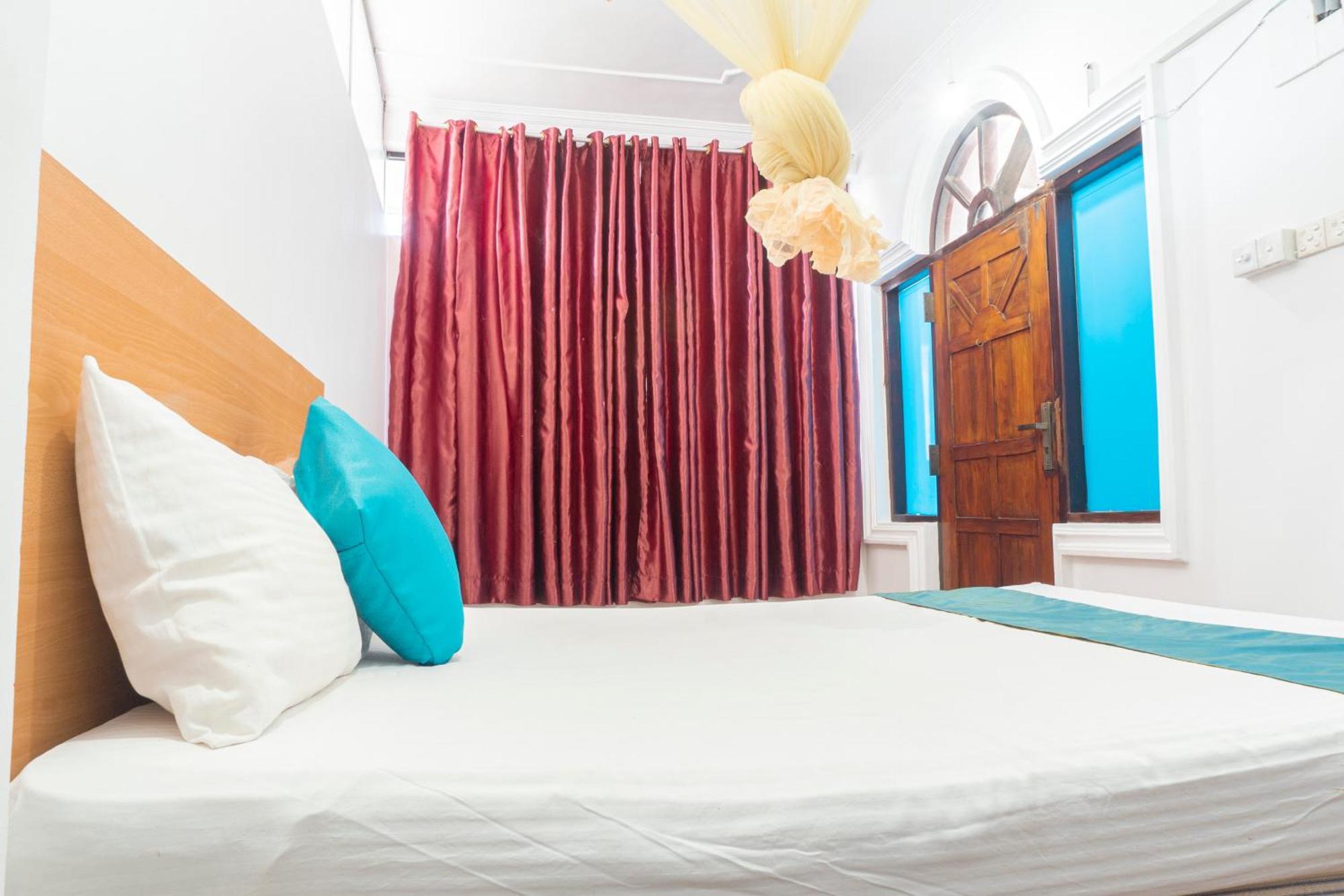 Blumarine Guest House Негомбо Экстерьер фото